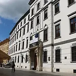 Biela Street Apartmán *