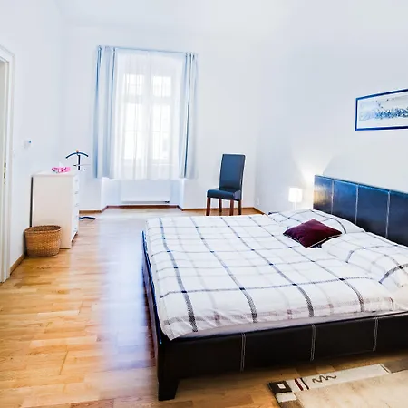 Biela Street Apartmán *