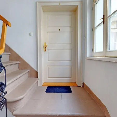 贝拉街中央公寓