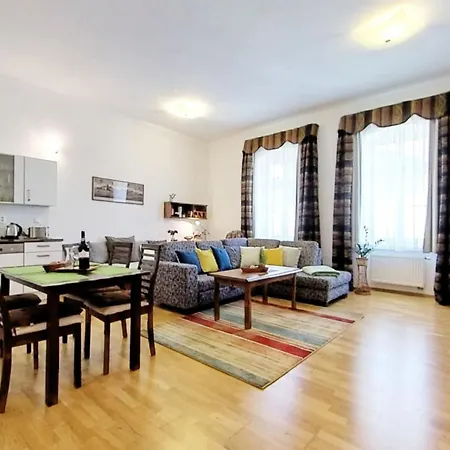 贝拉街中央公寓 *